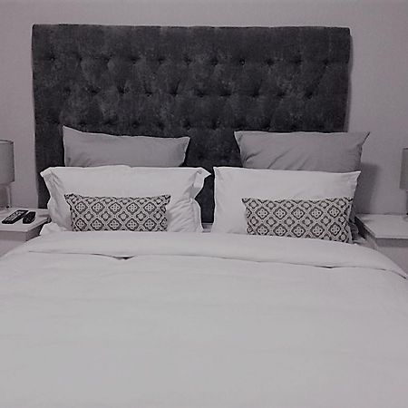 Sapphire Court Bed and Breakfast Gaborone Esterno foto