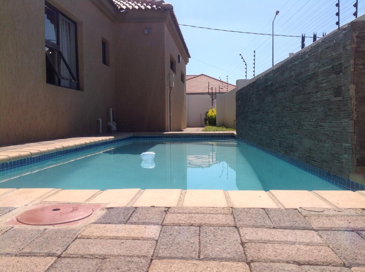 Sapphire Court Bed and Breakfast Gaborone Esterno foto