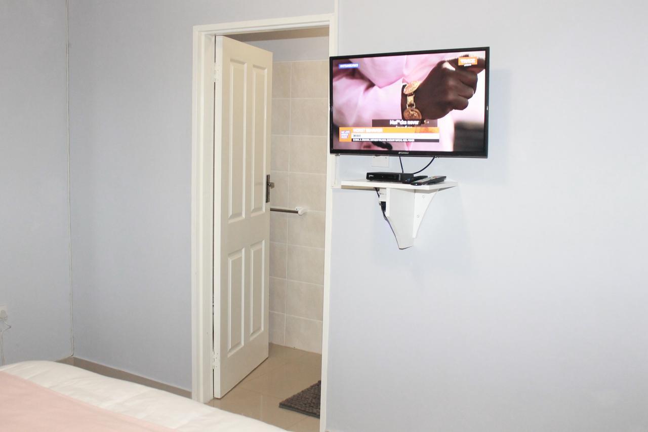 Sapphire Court Bed and Breakfast Gaborone Esterno foto
